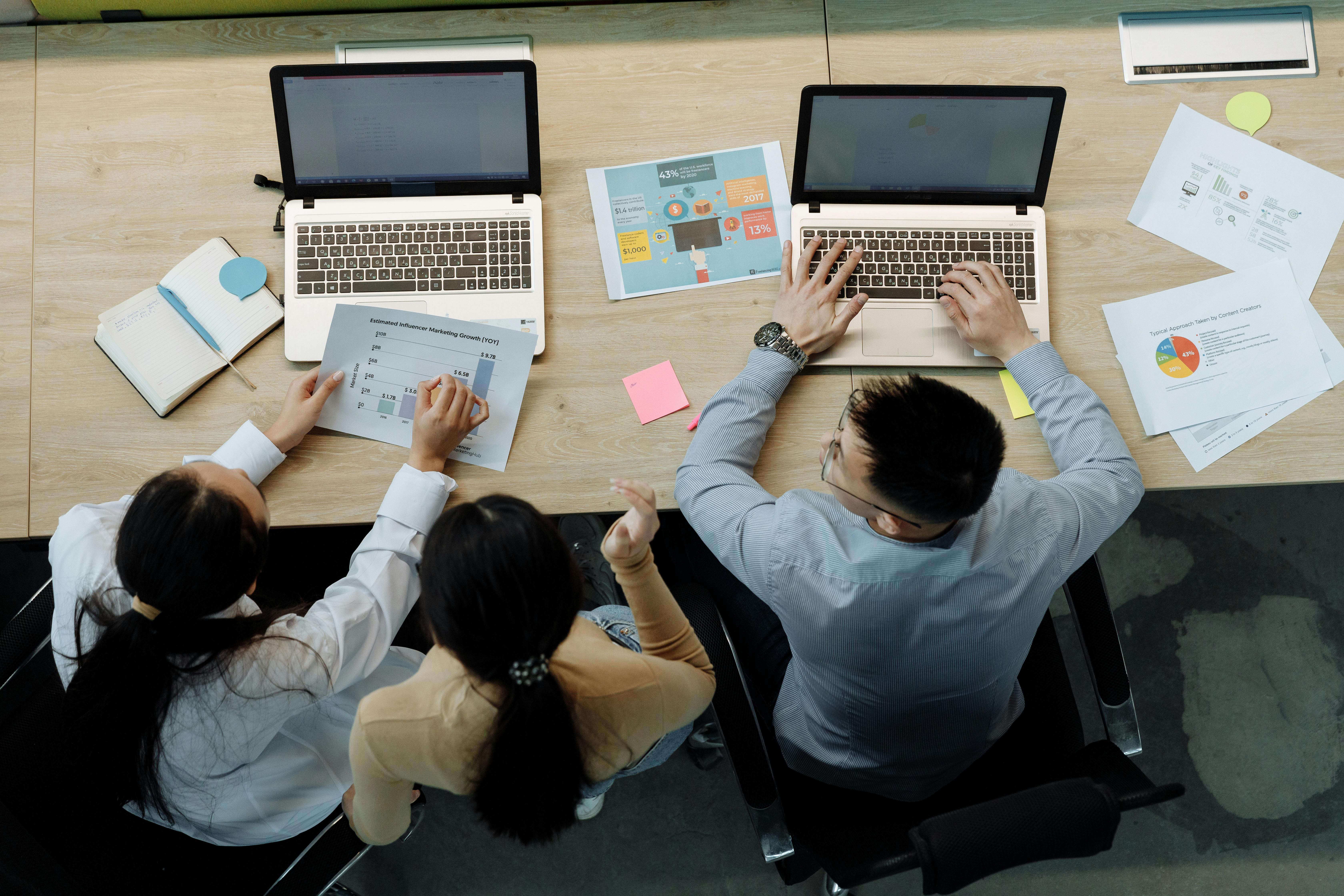 https://www.pexels.com/search/marketing-automation-workflow-dashboard-team/